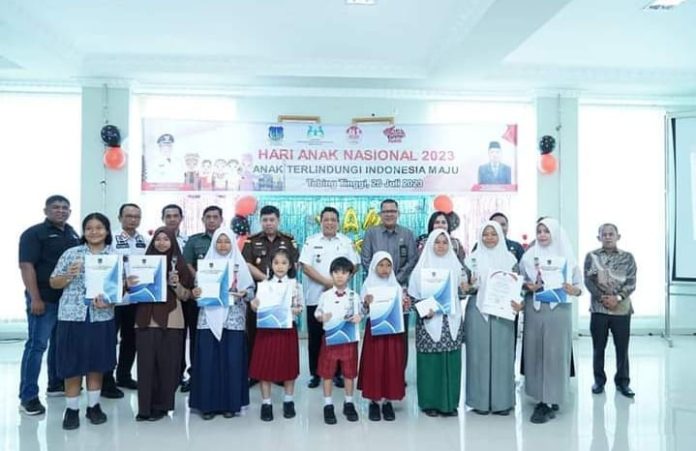 Pj. Wali Kota Tebing Tinggi Drs. Syarmadani saat foto bersama usai memberi arahan di peringatan Hari Anak Nasional ke-39 tahun 2023.