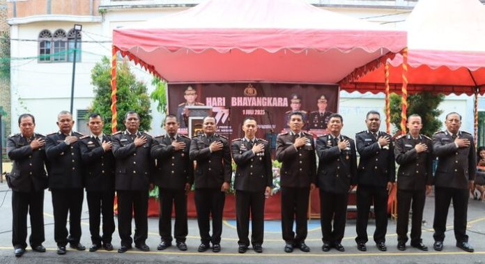 Kapolres Samosir dan jajarannya rayakan HUT Bhayangkari ke-77 (f:pangihutan sinaga/mistar0