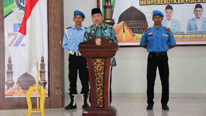 Sekdakab Deli Serdang, H Timur Tumanggor memberi sambutan pada pembukaan Jambore Remaja Masjid ke-VI Dewan Pengurus Daerah BKPRMI Deli Serdang.