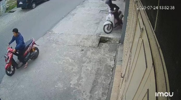 Aksi pencurian sepeda motor yang terjadi di Jalan Malaka No. 30, Medan. (f:ist/mistar)