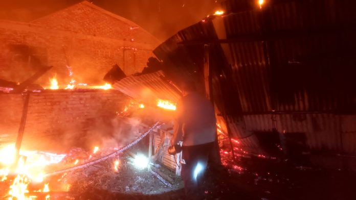 Tiga unit rumah yang terbakar