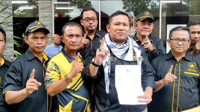 Ketua DPD Partai Ummat Medan Persada usai membuat laporan di Mapolda Sumut (f:ist/mistar0