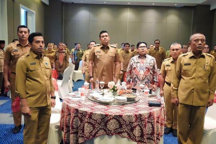 Bobby Nasution saat memberi sambutan dalam penandatanganan Pernyataan Komitmen Pelaksanaan Budaya Kerja ASN Ber-Akhlak di Hotel Grandhika (f:ist/mistar)