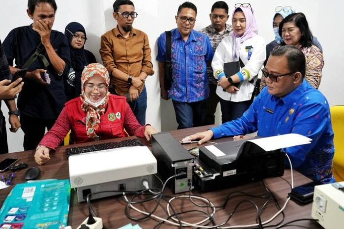 Kepala Dinas Kesehatan Kota Medan dr Taufik Ririansyah saat meninjau Gebyar Kesehatan di RSUD H Bachtiar Djafar (f:ist/mistar)