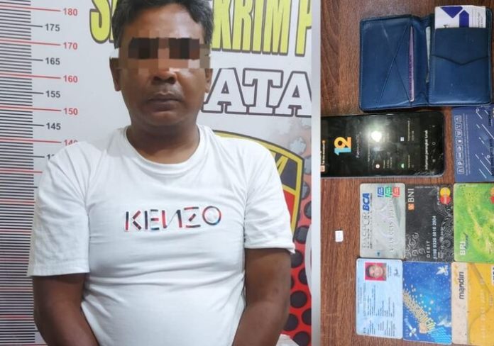 Terduga bandar togel dan berikut barang bukti diamankan di Polres Batu Bara (f:ist/mistar)