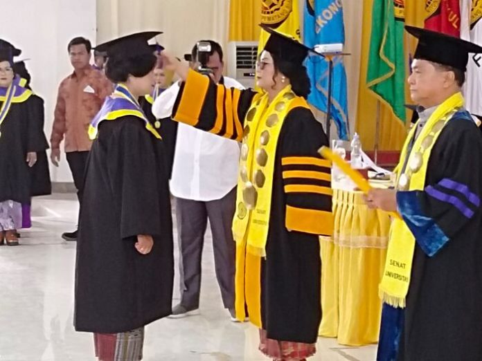 Sebanyak 570 mahasiswa Universitas Simalungun Kota Pematang Siantar, resmi dinyatakan lulus. (f;yetty/mistar))