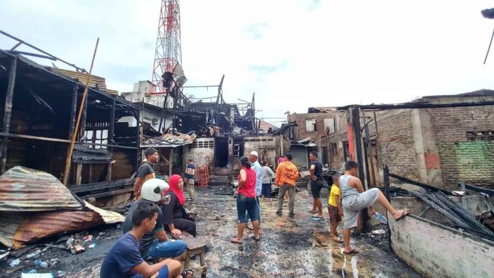 Diduga Api Berasal dari Dapur Warga, 7 Unit Rumah di Medan Maimun Terbakar