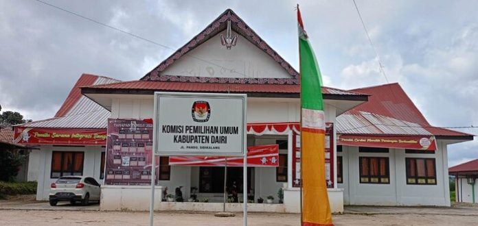 Kantor KPU Dairi di Jalan Pandu,Kelurahan Bintang Hulu, Kecamatan Sidikalang, Kabupaten Dairi (f:manru/mistar)