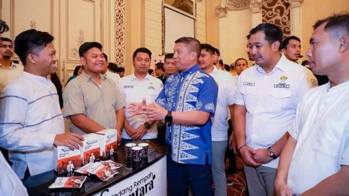 Kapolda Sumut, Irjen Pol Agung Setya saat turut serta menyaksikan tanda tangan Kerjasama antara Hotel Berbintang dengan Pelaku UMKM.