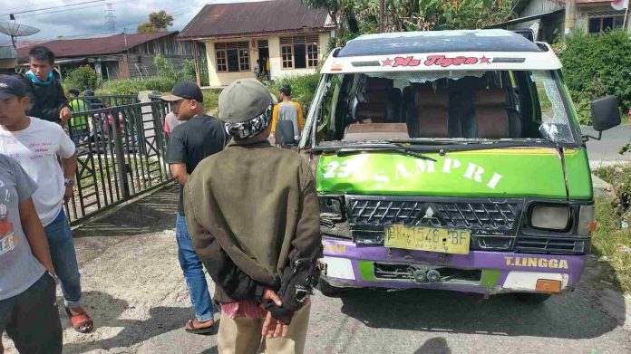 Motor Tabrakan dengan Bus Sampri di Dairi, Pelajar SMK Tewas