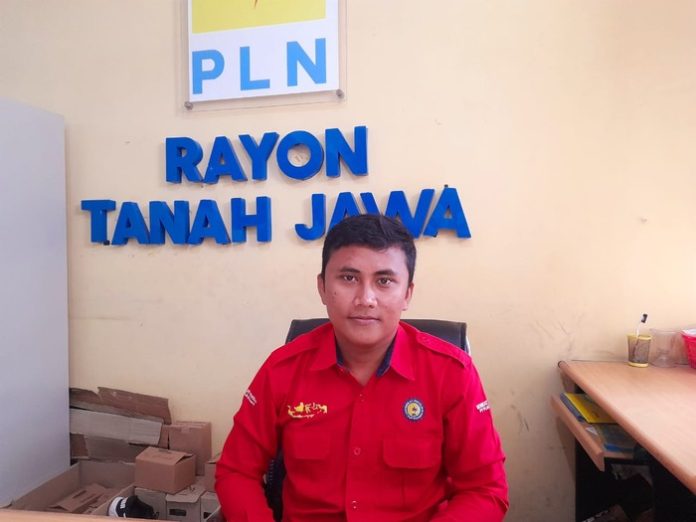 Kepala Pelayanan PLN Tanah Jawa Andi Arianto Sibuea (f:abdi/mistar)