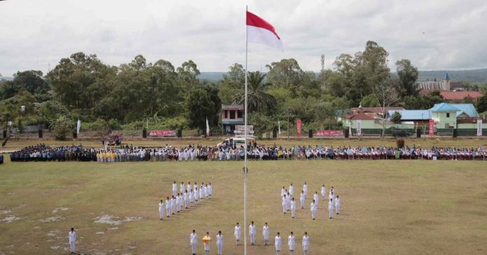Pengibaran bendera merah putih di Kabupaten Dairi.