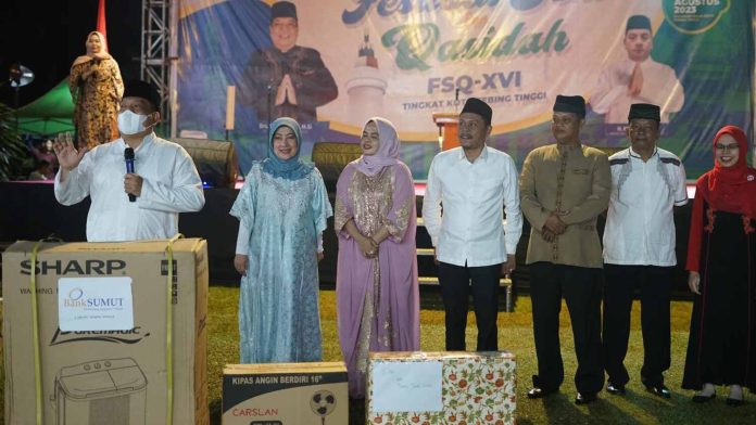 Pj. Wali Kota Tebing Tinggi Drs. Syarmadani saat memberikan arahan dan edukasi di malam penutupan Festival Dan Qasidah XVI.