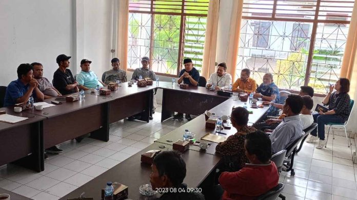 Puluhan Tokoh masyarakat Kecamatan Silima Punggapungga, Kabupaten Dairi audensi ke DPRD Dairi