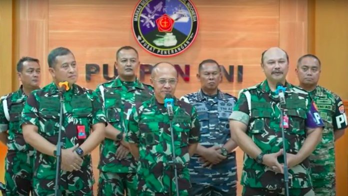 Komandan Puspom TNI bersama para pejabat lainnya menggelar temu pers (f:ist/mistar)