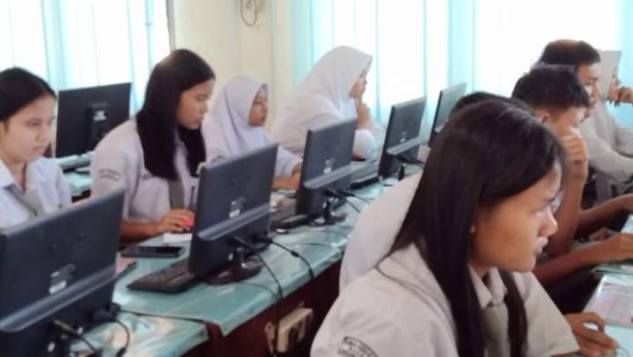 Sebanyak 45 siswa-siswi SMA Negeri Bandar kelas XI melaksanakan simulasi ANBK selama dua hari (f:ist/mistar)