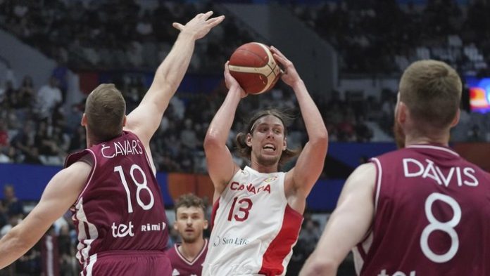 kelly olynyk pemain tim Kanada dalam FIBA World Cup 2023.