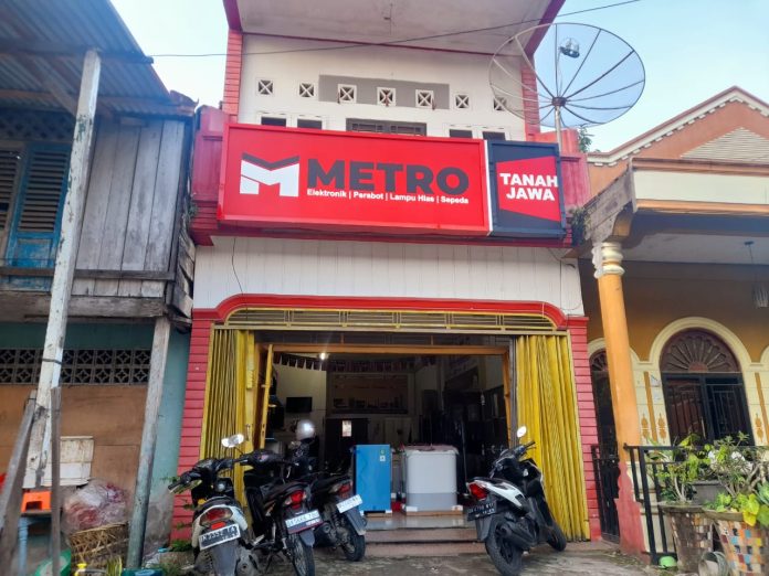Salah satu toko yang menjual perabotan di Tanah Jawa, Kabupaten Simalungun (f:abdi/mistar)