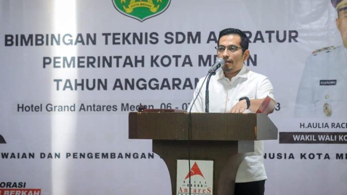 Asisten Umum Ferri Ichsan saat membacakan sambutan Wali Kota.