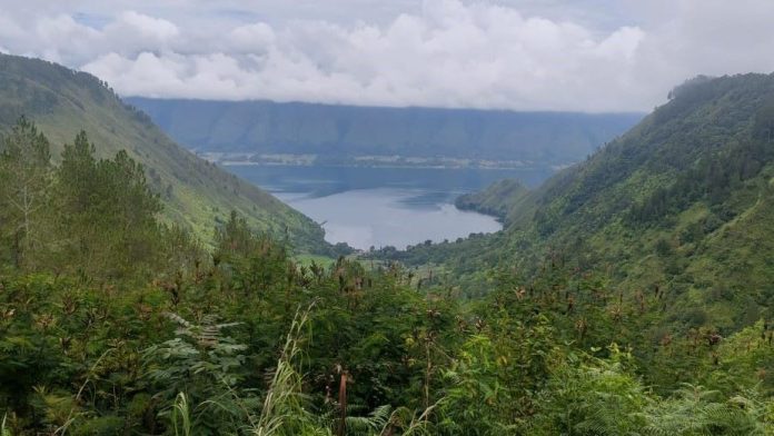 Danau Toba yang diberi predikat Geopark Kaldera Toba (GKT).