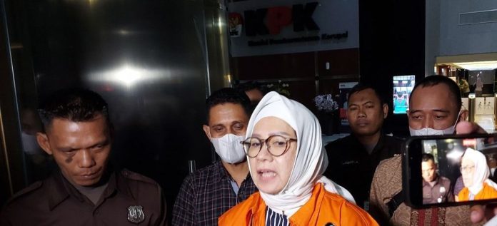 Direktur Utama PT Pertamina periode 2009-2014, Keren Agustiawan ditetapkan oleh KPK sebagai tersangka tindak pidana korupsi yang merugikan negara sebesar Rp2,1 triliun (f:antara/mistar)