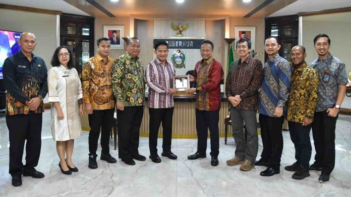 Pj Gubernur Sumut, Hassanudin saat menerima kunjungan PT Pupuk Indonesia (Persero) di Kantor Gubernur Sumut.
