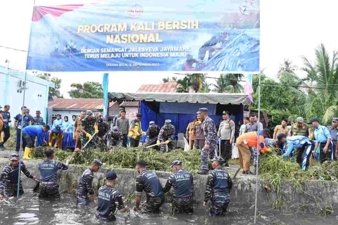 Program Kali Bersih Digagas TNI AL Lanal TBA Dukung Pemkot Jaga Kebersihan Aliran Sungai