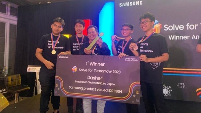 Tim Dasher dari Madrasah TechnoNatura Depok berhasil meraih juara pertama dalam program Samsung Solve for Tomorrow (SSFT) 2023.