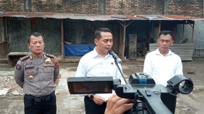 Wadir Krimsus Polda Sumut AKBP Deni Kurniawan saat konferensi pers.