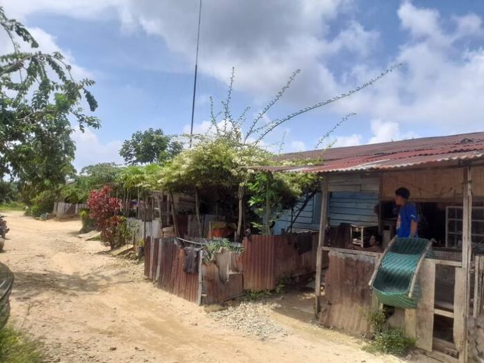 Desa Huta Bagasan Kecamatan Bandar Pasir Mandoge belum dialiri listrik (f:abdi/mistar)