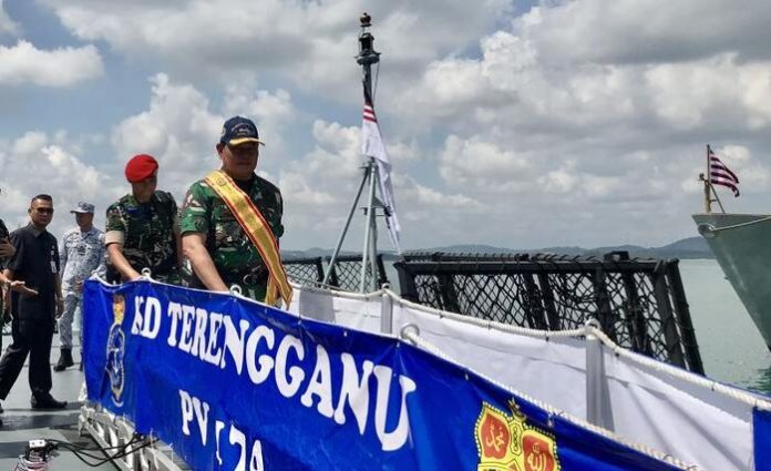 Panglima TNI Laksamana Yudo Margono meninjau kesiapan kapal patroli Malaysia, KD Trengganu, pada Latihan Solidaritas ASEAN Natuna 2023 (ASEX-01 N) di Dermaga Batu Ampar, Batam, Kepulauan Riau (f;antara/mistar)