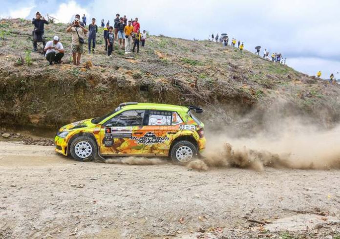 Beberapa penonton saksikan dari atas bukit pada gelaran pertama Asia Pasific Rally Championship (APRC) Asia Rally Cup 2023 (f:ist/mistar).