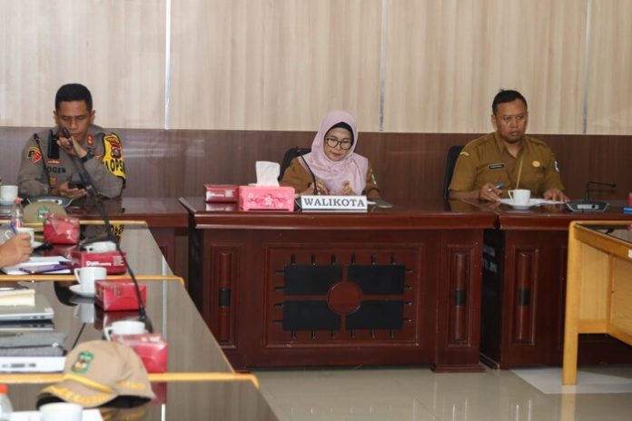 Wali Kota Pematang Siantar Susanti Dewayani mengikuti zoom meeting dengan Kementerian Dalam Negeri (f:ist/mistar)