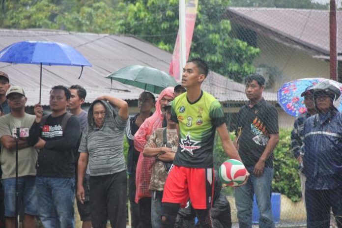 Pemain Bank Indonesia, Dandi nomor punggung 3, saat berlaga di Marcopolo Cup dan Piala Dansat Brimob Polda Sumut.(f:indra/mistar)