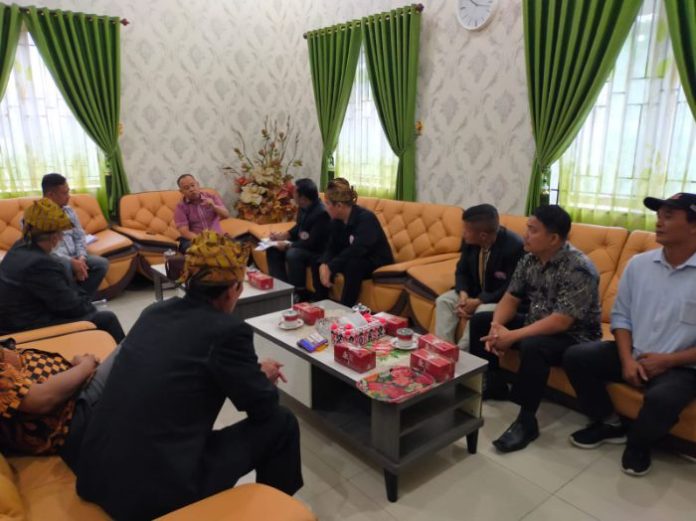 Harungguan Purba Temui DPRD Pematang Siantar Bahas Ranperda Lambang Daerah yang Ditolak