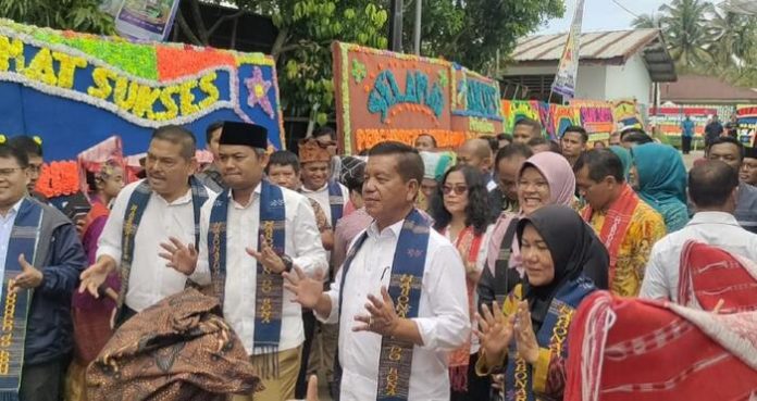 Bupati Simalungun Radiapoh Hasiholan Sinaga bersama Anggota DPRD Provinsi Sumut Gusmiyadi, serta Anggota DPD RI perwakilan Sumut Parlindungan Purba.(f:ist/mistar)