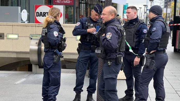 Polisi Paris Selidiki Kasus Penembakan Wanita Berhijab di Stasiun Paris