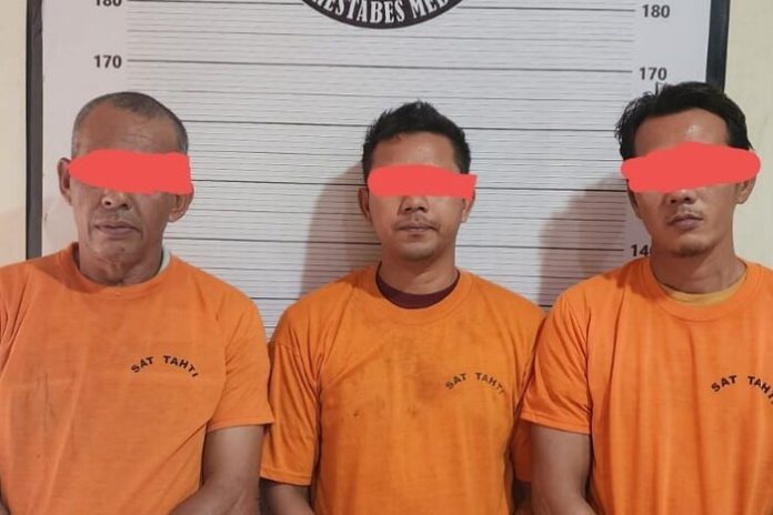 Tiga orang pria yang membawa 65 Kg Sabu ditangkap Satres Narkoba Polrestabes Medan. (f:ist/mistar)