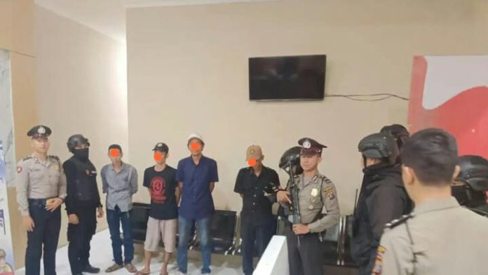 Empat orang diamankan atas dugaan pesta narkoba di Jalan Ayahanda Medan. (f:Ist/Mistar)