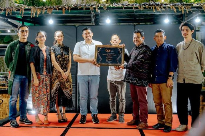 Sandang Pelopor Kebangkitan Film di Medan, Bobby Nasution Dapat Penghargaan dari BPI