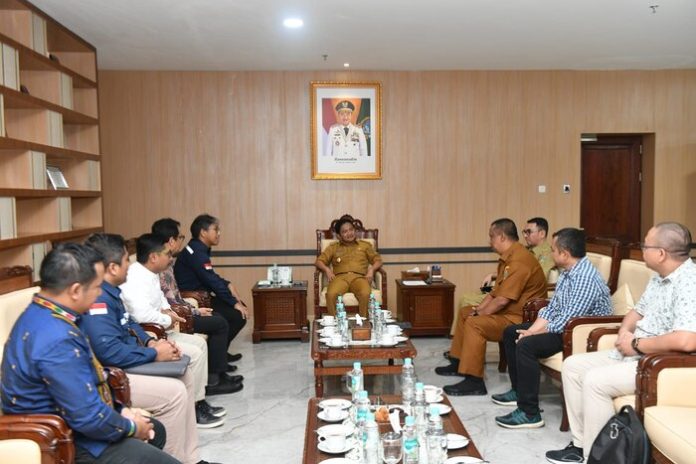 Pj Gubernur Sumut, Hassanudin menerima audiensi SKK Migas Sumbagut di Kantor Gubernur Sumut, Jalan Pangeran Diponegoro Medan. (f/ist/mistar)