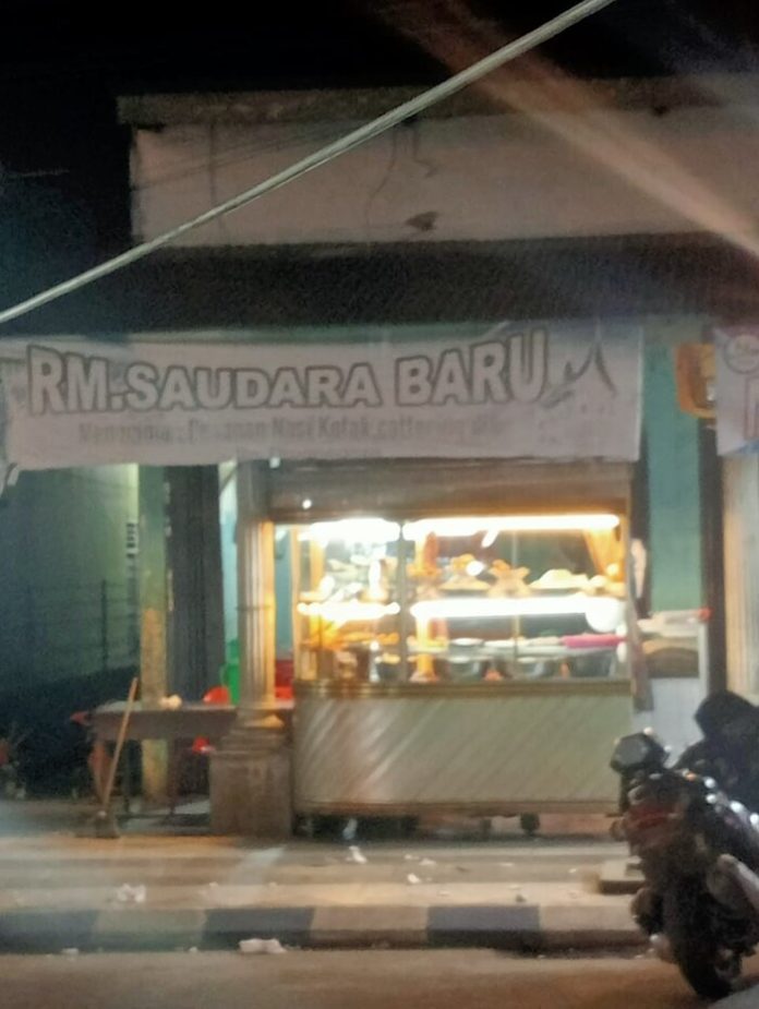 Rumah Makan Saudara Baru menyuguhkan beras ramos Cap Badak asal Siantar (f;sembiring/mistar)