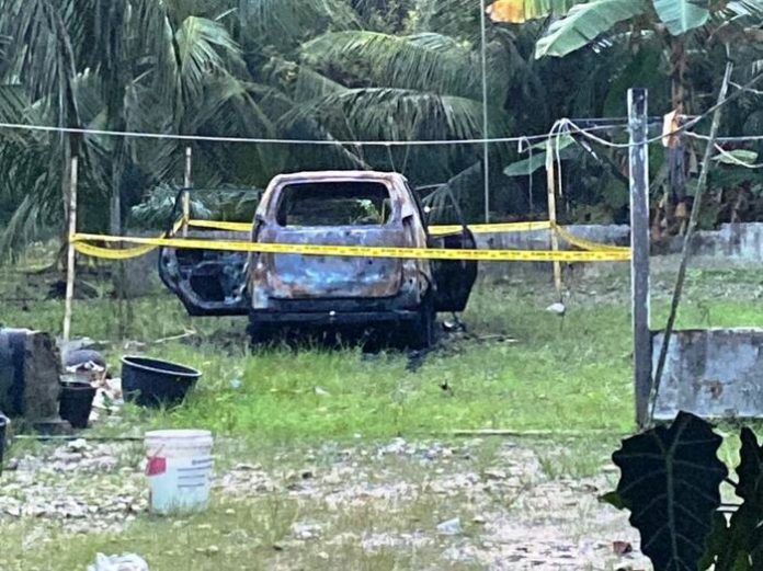 Mobil terbakar yang diduga milik Ketua PAC Tanjung Pura terpilih Periode 2023-2026 dibakar OTK (f:endang/mistar)