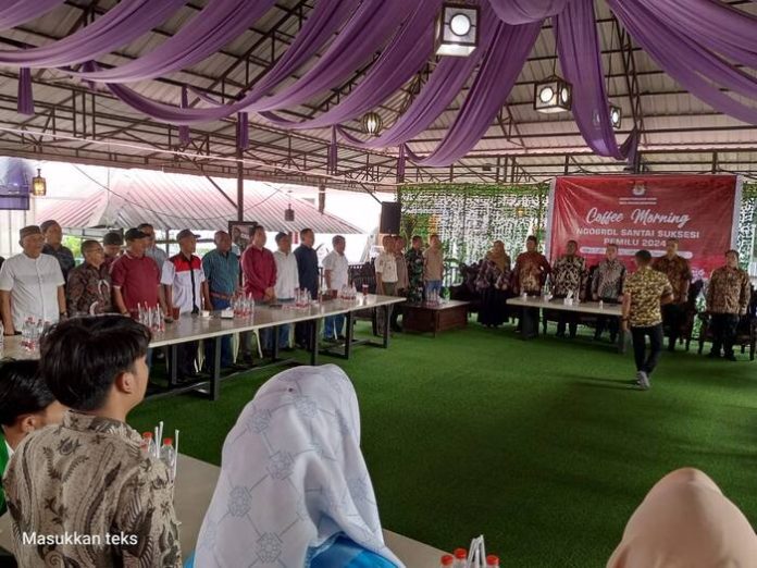KPU Padangsidimpuan gelar diskusi pyblik (f;ist/mistar)