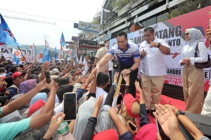 Kampanye di Pasar Raya Padang, AHY Sebut Indonesia Akan Semakin Maju di Tangan Kepemimpinan Prabowo