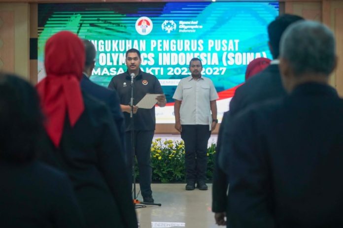 Menpora Ario Bimo Nandito Ariotedjo mengukuhkan Pengurus Pusat SOina di Jakarta, Senin (18/12/23). (f:ist/mistar)