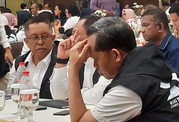 Kadis PUPR Sumatera Utara, Marlindo Harahap mengenakan kacamata. (f:hutajulu/mistar)