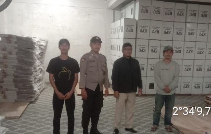 Polisi Kawal 6.555 Kotak Suara di Gudang KPU Labura