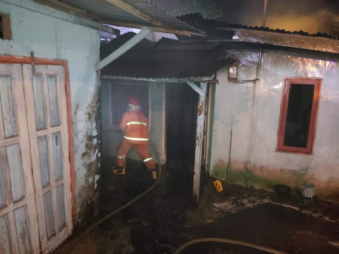Satu Unit Rumah dan Sepeda Motor Terbakar di Simalungun