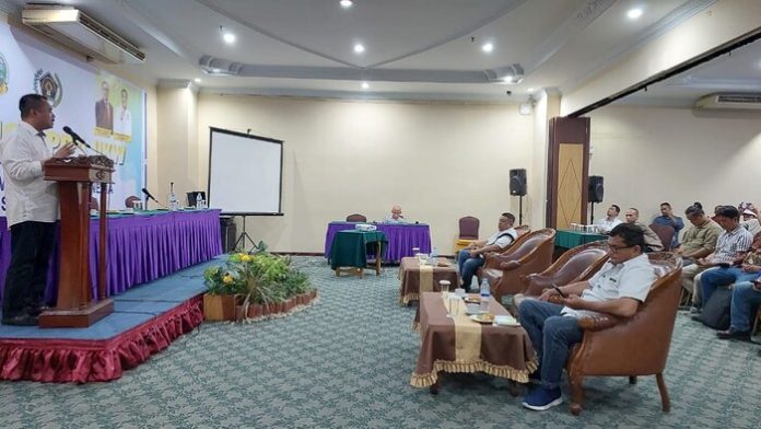 Ketua PWI Sumut,Farianda Putra Sinik memberi arahan pada pembukaan pra UKW di Hotel Madan (f:ist/mistar)